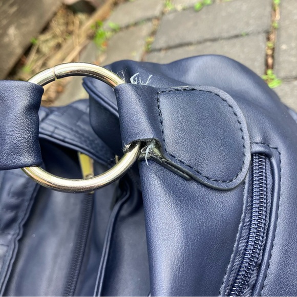 Blue purse with removable strap and tons of pockets - Picture 10 of 12